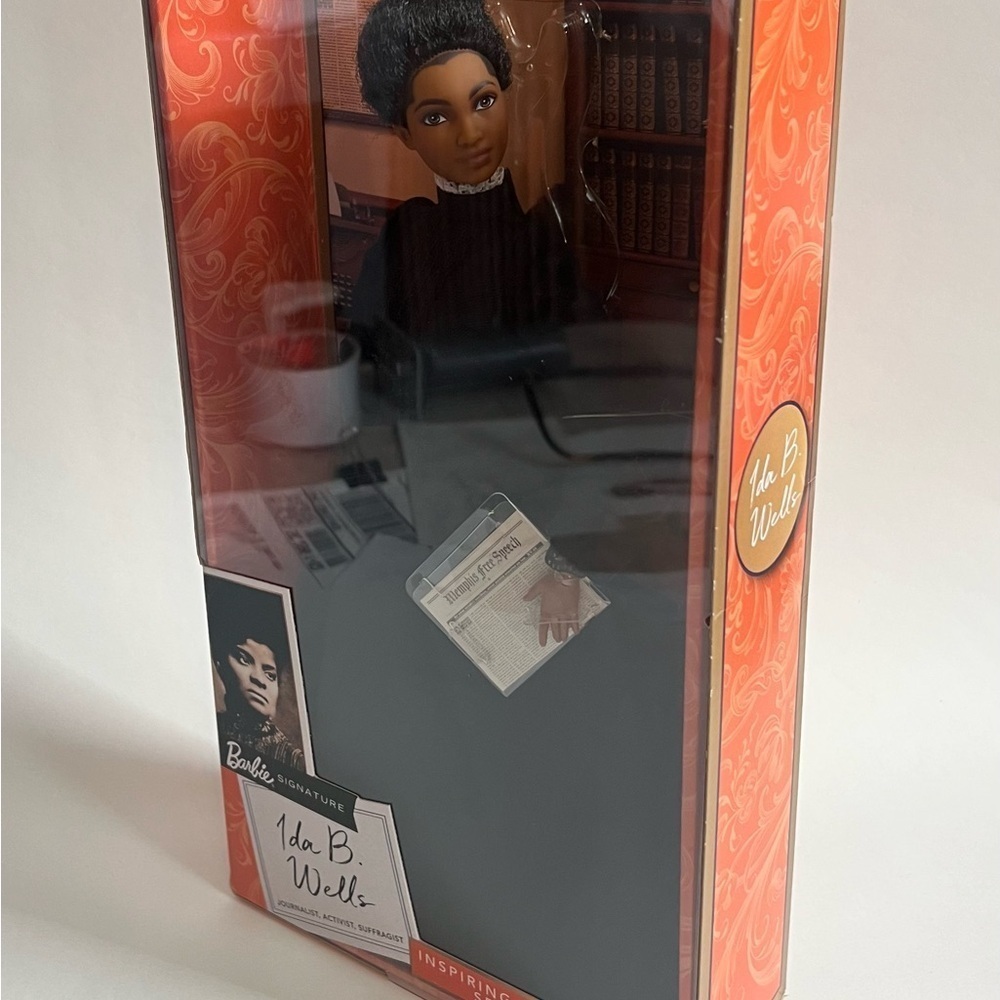 Barbie Signature Doll in Elegant Black Attire - Picture 4 of 5